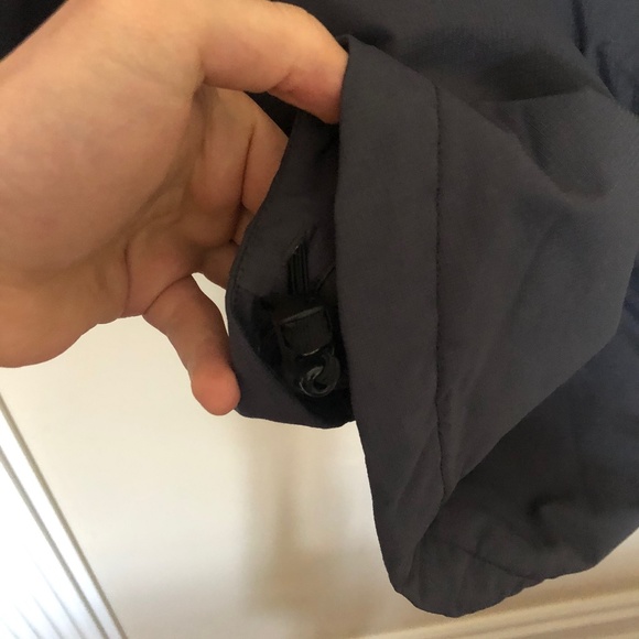 LL Bean Womans Medium Nylon Outdoors Jacket Hooded - Perfect for Spring! - Picture 8 of 8